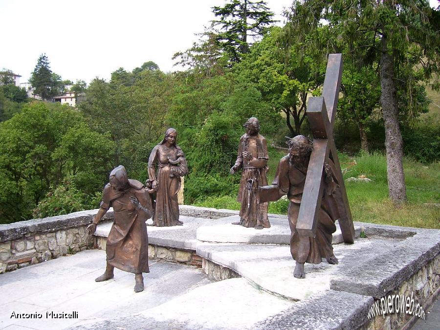 02 Santuario Via Crucis.jpg